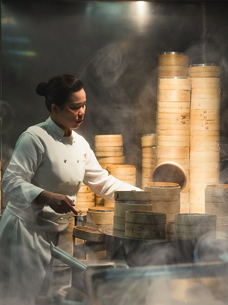 台北文華東方酒店「雅閣」中餐廳，連續8年摘下米其林一星的餐廳，迎來港式點心專家葉銘惠副主廚，她將與阮明燊主廚攜手，