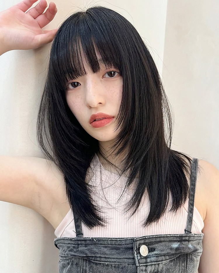 減齡髮色推薦1：深灰色