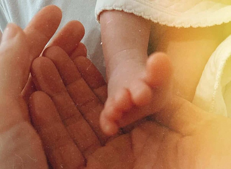 在與邱澤修成正果後，兩人不高調曬恩愛，反而在樸實的生活中放進浪漫細節，不過每次兩人一有動向，又會立刻在社群掀起討論，兩人在今年五月驚喜公布懷孕喜訊後，最終於 8 月14 日順利產下兒子。