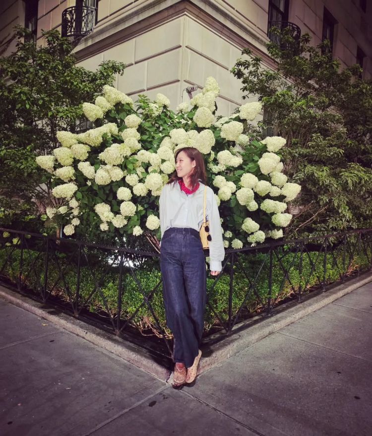 孔曉振的愛情觀裡，最核心的概念就是「先把自己過好」。她相信，關係並不是靠努力討好而來，而是兩個完整的人在彼此的頻率裡相遇。