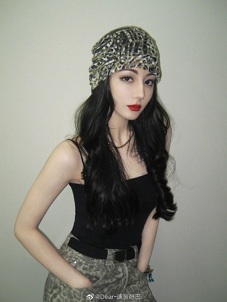 迪麗熱巴長髮燙髮造型推薦4：果凍捲