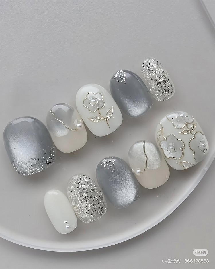 銀色光療美甲推薦10：日系雕花