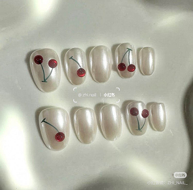 珍珠白光療美甲推薦2:立體櫻桃