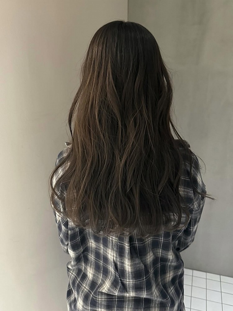 深棕色髮型推薦4：水波捲