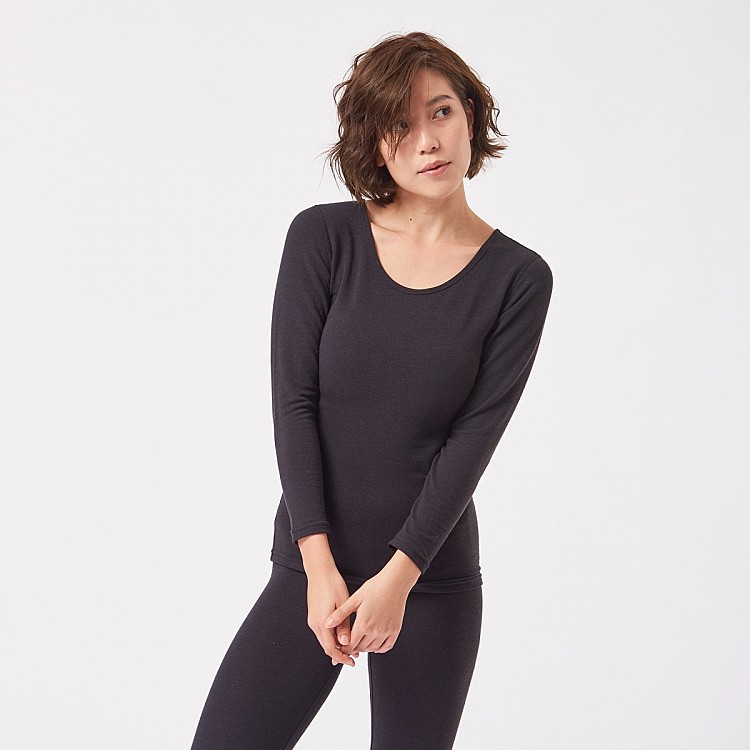 同樣是MIT的saydow，專攻貼身衣物起家，發熱衣也因此特別懂女孩的日常需求：彈性夠、貼身但不勒，穿起來服貼又保暖，當作冬天的日常底層很安心。很多人愛它的原因其實很務實：耐穿、耐洗，屬於那種買一次可以穿好幾年的「長期投資型」發熱衣。（價格：NTD799⭢599）