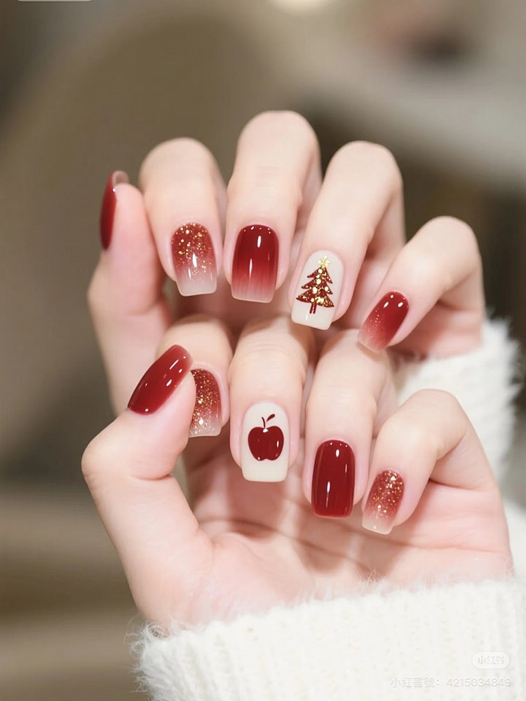 聖誕紅美甲推薦1：漸層聖誕樹