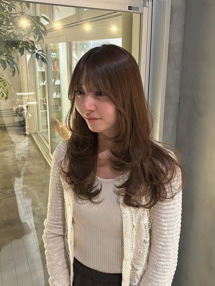 法式瀏海髮型推薦10：層次捲