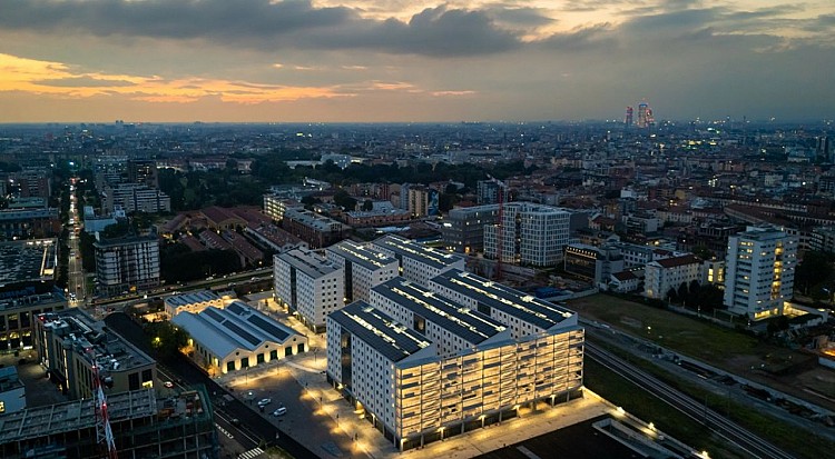 坐落於義大利阿爾卑斯山地區的 Dolomiti Valtellina，為 2028 冬季青年奧運（YOG）主辦地。主辦單位找來 Skidmore, Owings & Merrill（SOM）建築事務所設計一座奧運選手村，並將其定位為一個「具穿透性」的城市街區，透過公共通道與自然綠地，與周邊社區緊密相連。這亦是 Porta Romana（羅馬門區）鐵路場站大型都市更新計畫的關鍵核心，將於今年完工。