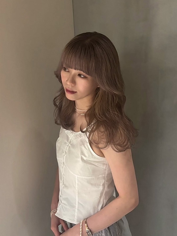 韓系中長髮推薦14：雲朵捲X奶茶髮色