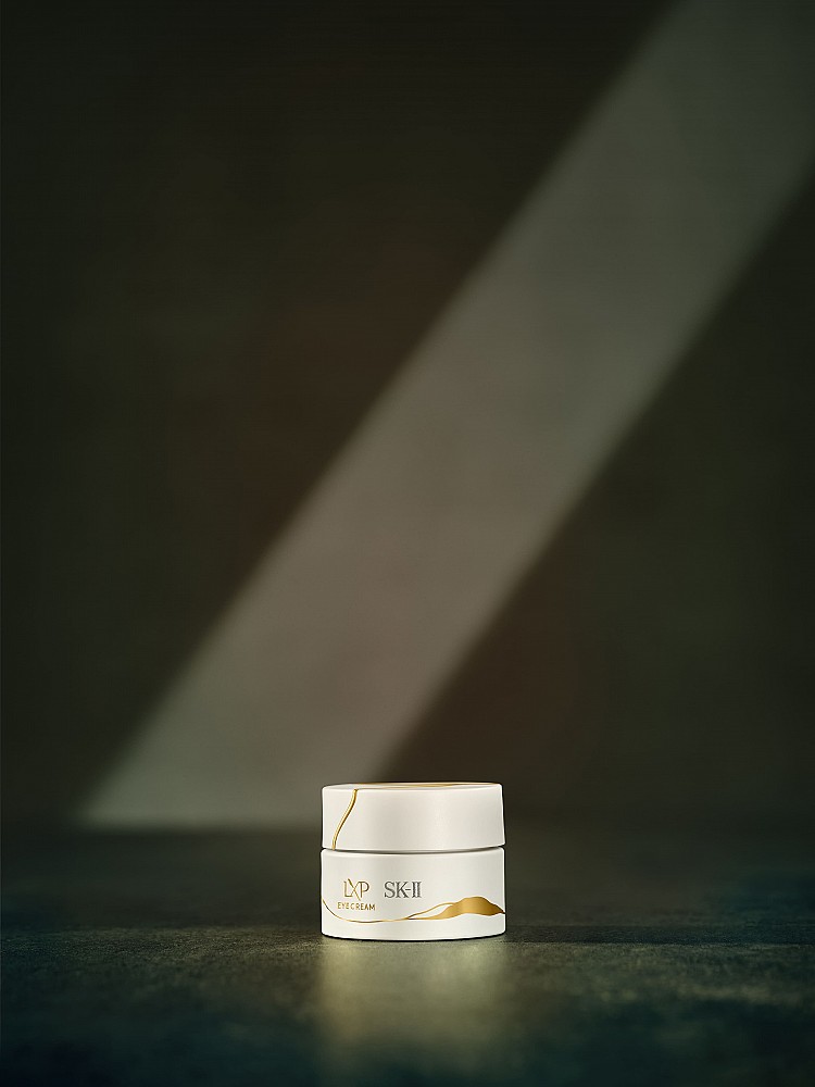 SK-II LXP凝時金緻眼霜 ／ 15 g，NTD11,000