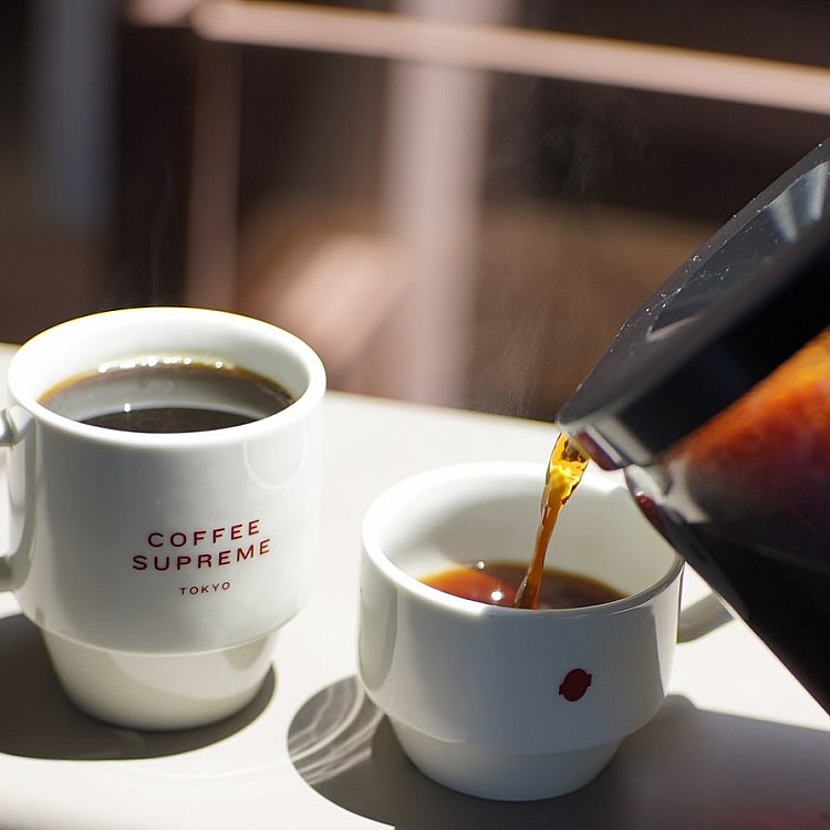 結合紐西蘭、澳洲咖啡文化，所有咖啡豆皆由自家烘焙，香氣乾淨、層次飽滿，許多訪客更形容為「在日本喝過最好的咖啡之一」。