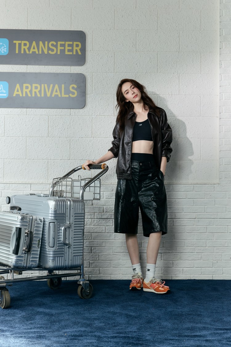 金獎新生代演員林奕嵐穿上NB 471強勢出圈!「薄底鞋X雙色鞋帶」打造時髦派一週穿搭範本