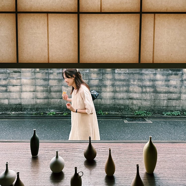 年輕時，我們常用「能不能被愛」定義自己的價值；長大後才懂，能不能好好生活，才是愛情的底氣。