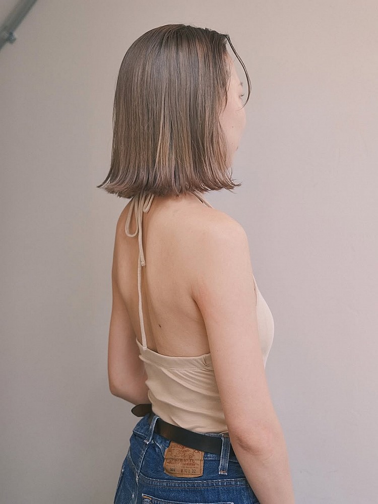 奶茶棕髮色造型推薦6:一刀切短髮