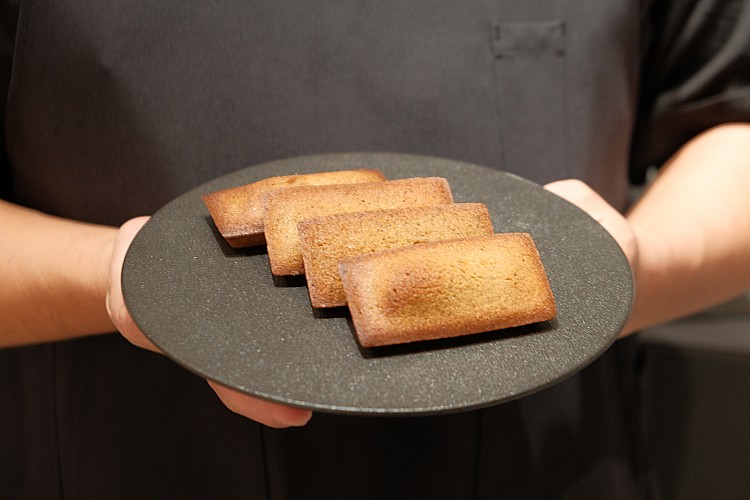 Dolce Tacubo的費南雪其實正是他米其林餐廳中最後一道甜點的延伸。