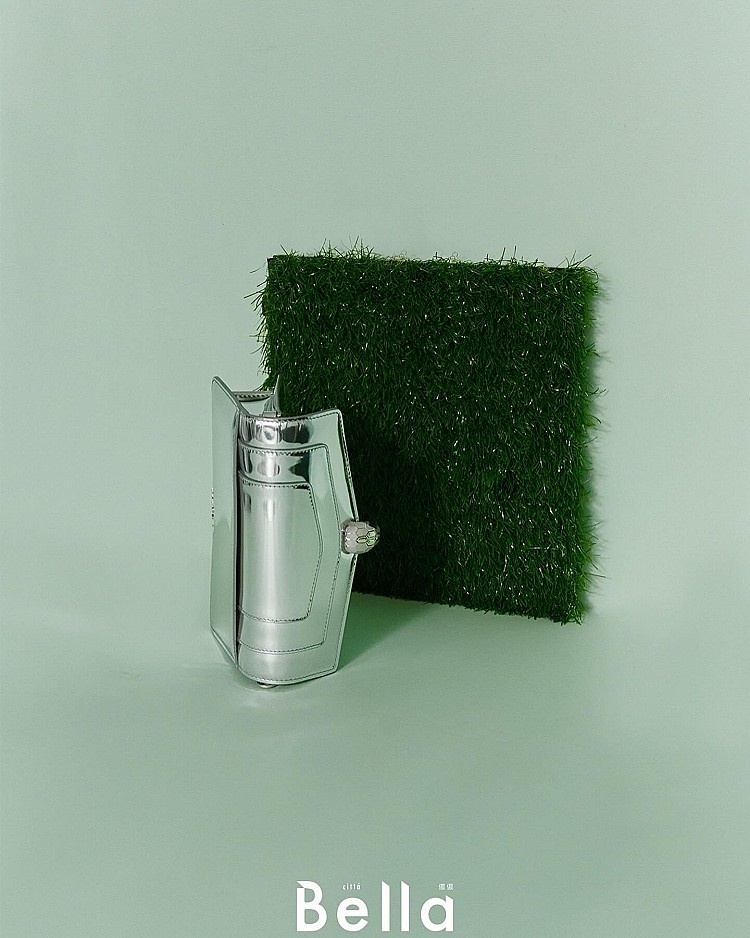 多數風水說法認為，拉鍊式錢包不利聚財，反而容易有漏財象徵。若不是偏財型、業績型族群，建議選擇扣式錢包，讓財氣進得來、留得住