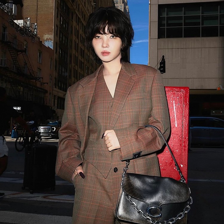 「2025 最佳 K-pop 隊長」第 4 名到第 10 名，則依序為 ASTRO 隊長 JINJIN、Red Velvet 隊長 Irene、MOMOLAND 隊長慧彬、SHINee 隊長溫流、Stray Kids 隊長方燦、i-dle 隊長田小娟、TWICE 隊長志效。