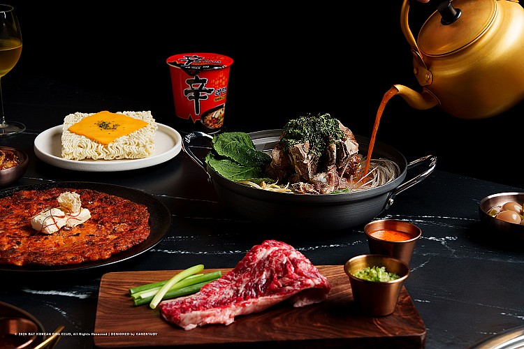 馬鈴薯排骨湯、部隊鍋與大醬湯熱騰騰上桌，既有濃厚的家常味，也自然呼應台灣人熟悉的火鍋共享氛圍。