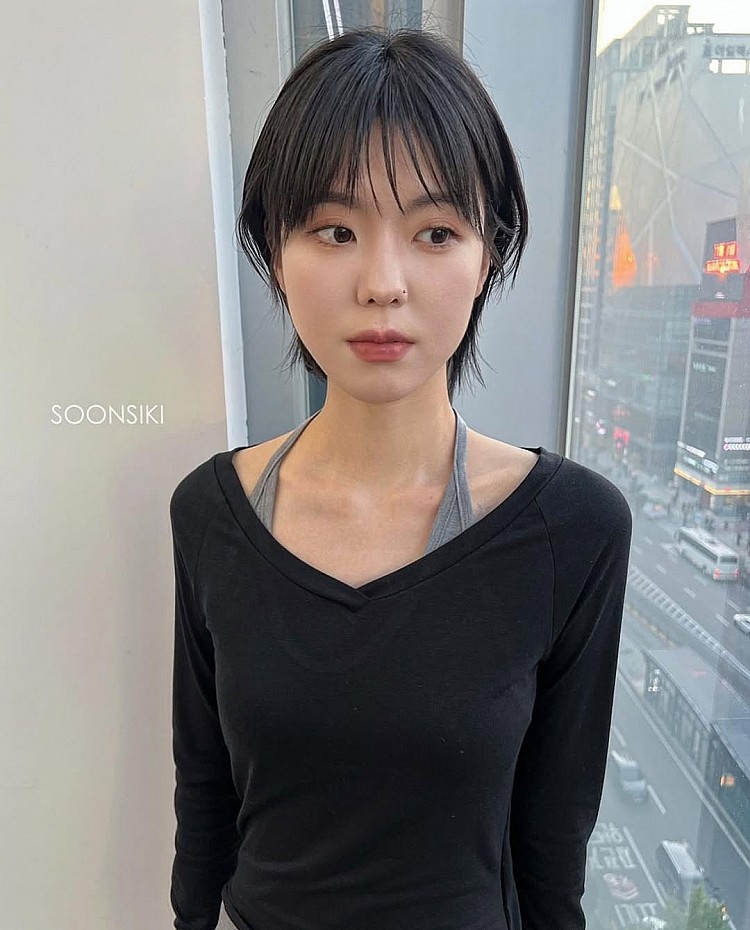 韓國短髮造型推薦18：輕薄撩耳後層次剪