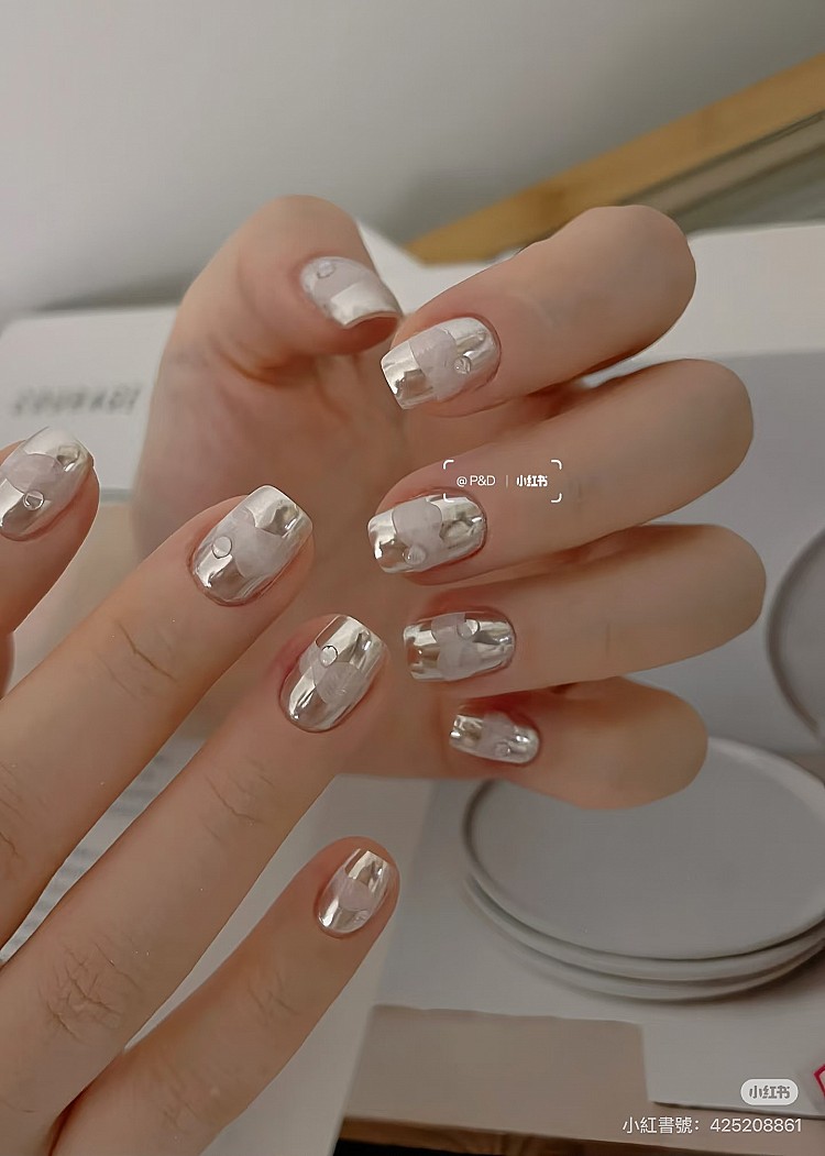 銀色光療美甲推薦4：自然石紋