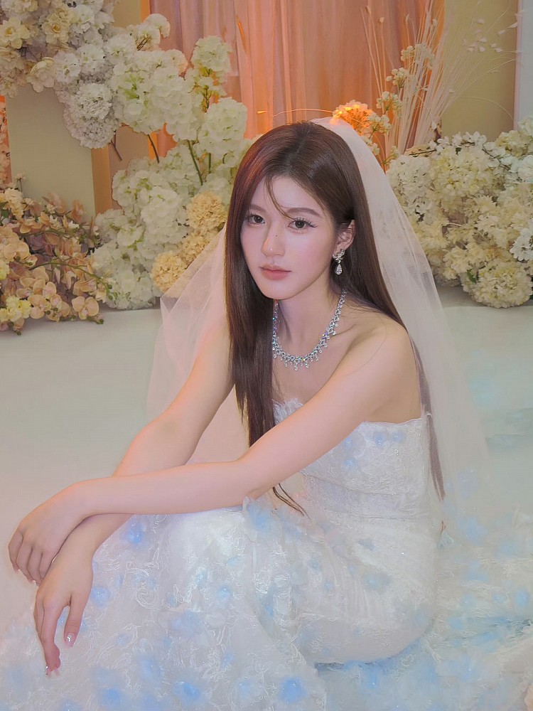 趙露思蜜糖茶棕髮色造型1:氣質直長髮