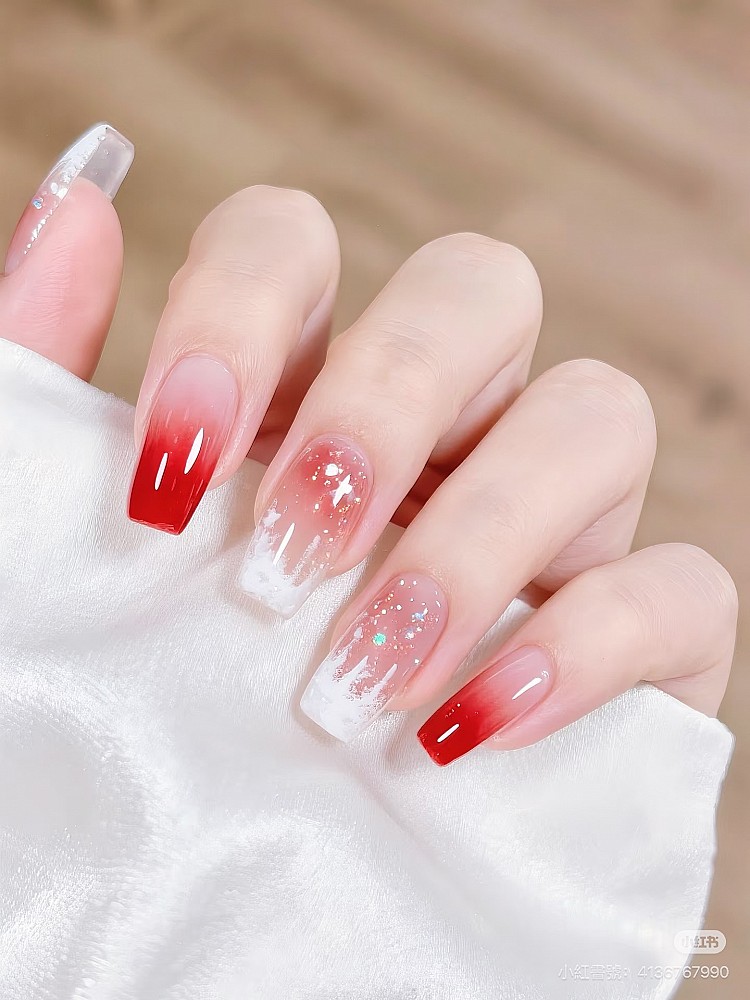 聖誕光療美甲推薦2:紅白漸層雪花