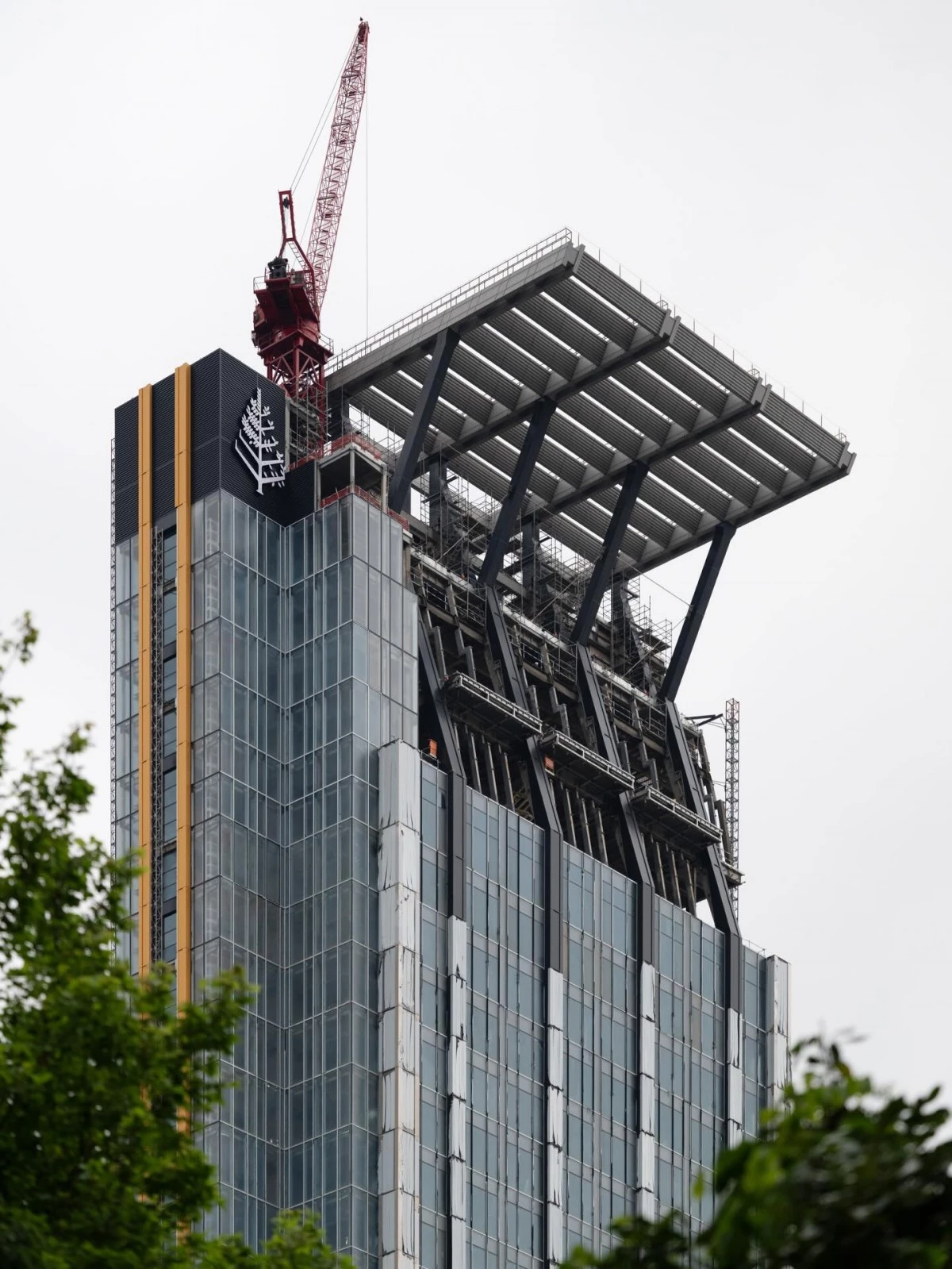 台北四季酒店目前仍在興建中,預計明年(2027 年)完工。根據四季酒店官方最新開幕資訊則將台北四季酒店列為「Opening 2028」,預計 2028 年正式開幕。對四季酒店而言,台灣一直是品牌在亞洲布局中的重要市場,而台北四季酒店也將成為進入台灣市場的首座據點。四季酒店表示:新飯店將結合設計、餐飲、酒吧,服務國際旅客以及台灣在地客群。
