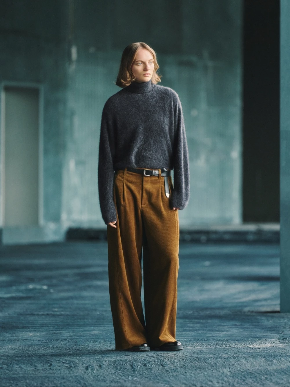 Uniqlo C厚底綁帶鞋,出自曾任Chloé與Givenchy創意總監、現任Uniqlo創意總監的Clare Waight Keller之手,延續極簡俐落的設計語彙。