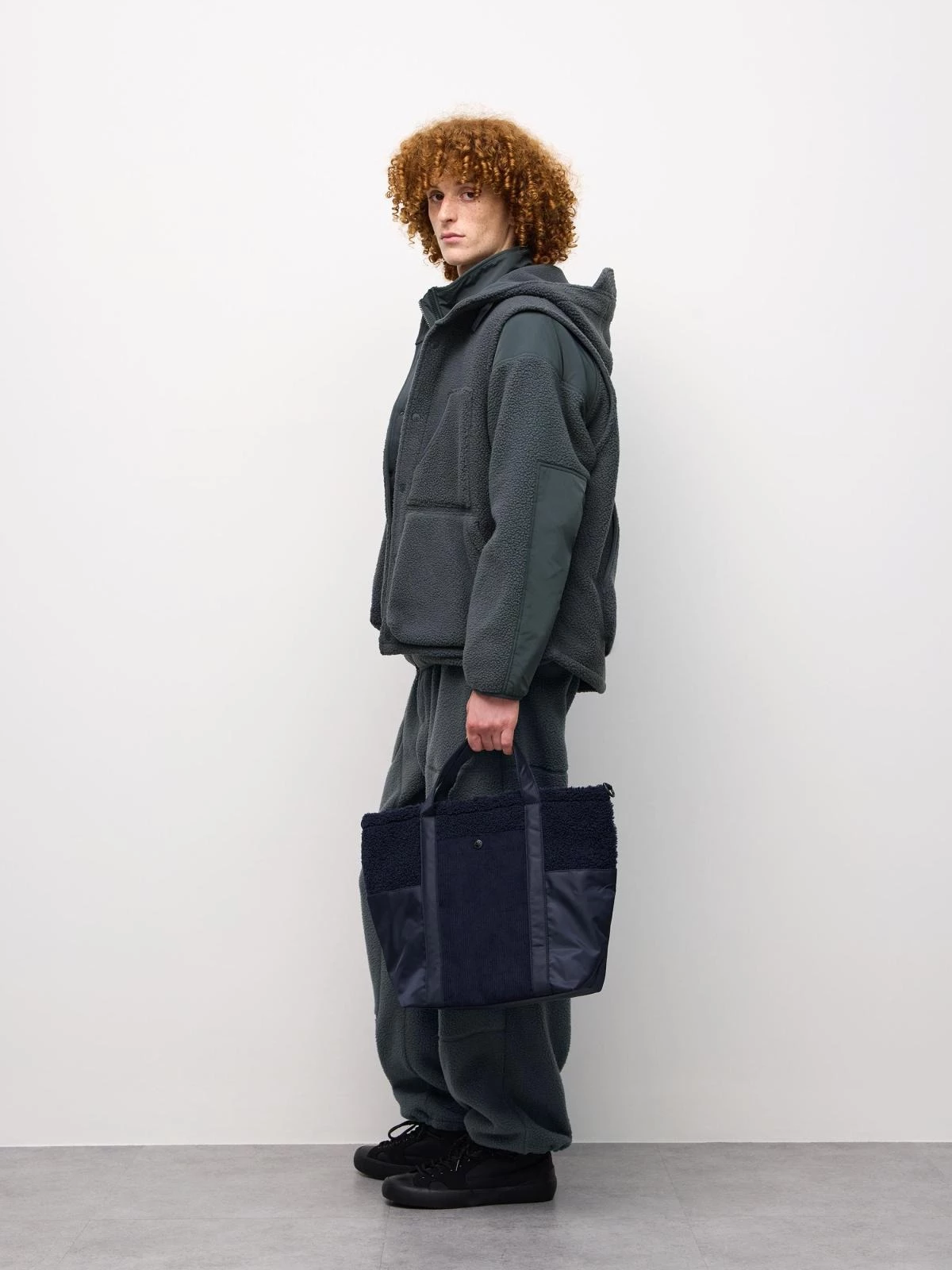 GU x Engineered Garments 2WAY托特包，出自美式工裝名牌Engineered Garments，由日裔設計師鈴木大器於1999年在紐約創立，隸屬NEPENTHES集團。