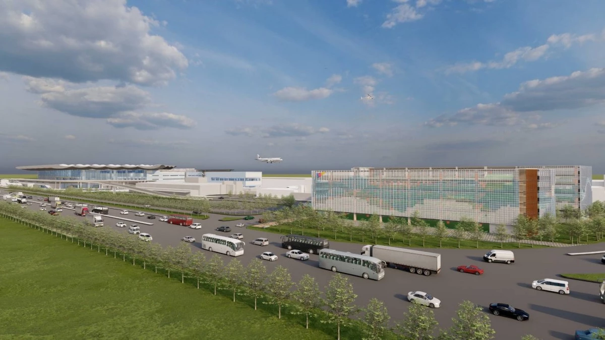 配合高雄國際機場新航廈建設,東側立體停車場工程目前持續推進,預計明年完工並啟用。新停車場採地下 1 層、地上 5 層的鋼結構建築,不僅可作為新航廈施工期間的替代停車空間,未來也能滿足機場正式營運後的停車需求。除了增加停車容量,新立體停車場也導入智慧綠能設施,包括自動收費系統、停車資訊管理系統、電動車充電樁及太陽能板等多元服務。