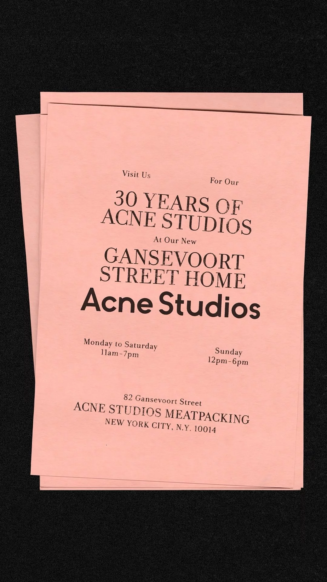 Acne Studios大量使用粉紅色，從店舖到紙袋都是招牌粉，原是Jonny Johansson刻意避開流行的非主流選色，反而成為品牌最具辨識度的象徵。