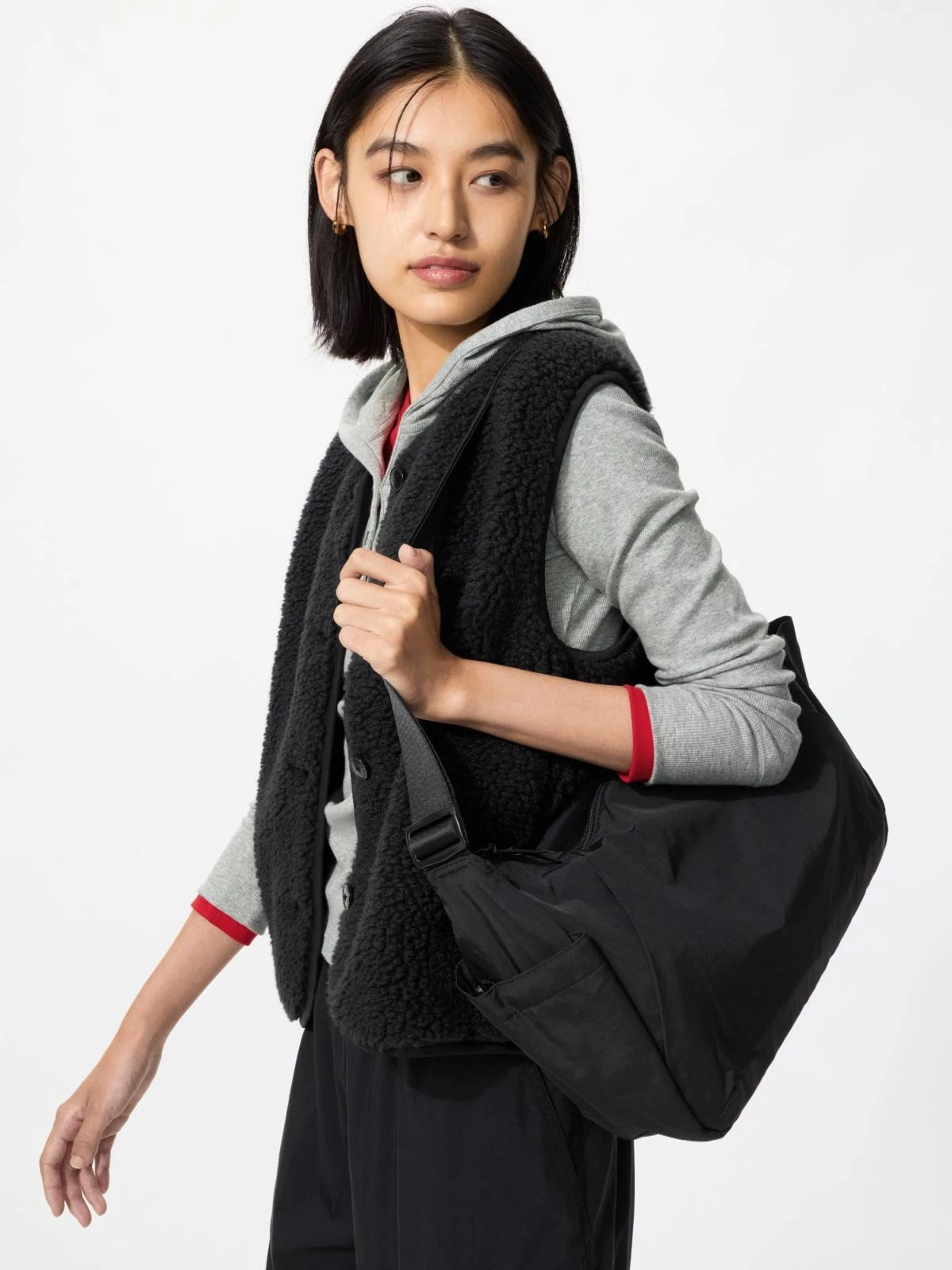 Uniqlo工裝肩背包預定於11月16日開賣,官網目前標示為11月中旬販售