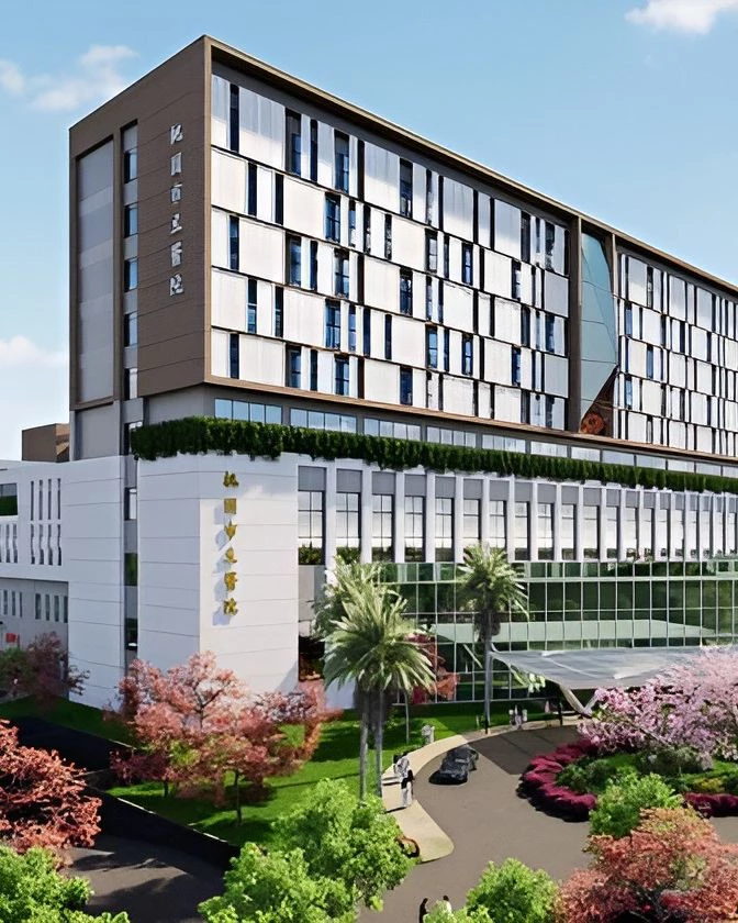 桃園市立醫院目標於 2033 年底開始營運，從都市計畫變更、土地取得，到後續設計、施工及醫院籌備，仍有一連串工程與行政程序需要完成。未來啟用後，除了可增加桃園整體醫療量能，也將與捷運「綠線延伸中壢段」形成交通與醫療的雙重建設效益。而八德霄裡一帶則可望從現有生活圈，進一步發展成兼具醫療、交通與公共服務機能的重要區域。