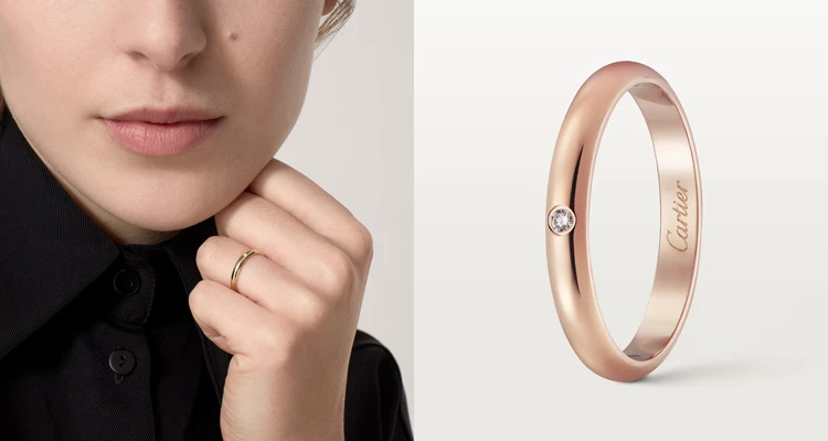 如果要選一款最經典、永不出錯的日常鑽戒,Cartier(卡地亞)的「1895」系列絕對是首選。這款寬度2.6毫米的款式線條,極其優雅俐落,鑲嵌上1顆璀璨閃耀的小鑽,低調中流露高級質感。最棒的是,它的價格竟然不到3萬5千元,作為犒賞自己的第一只卡地亞入門鑽戒,完全可以無痛無負擔地閉眼收下。(商品價格約:NTD 34,900)