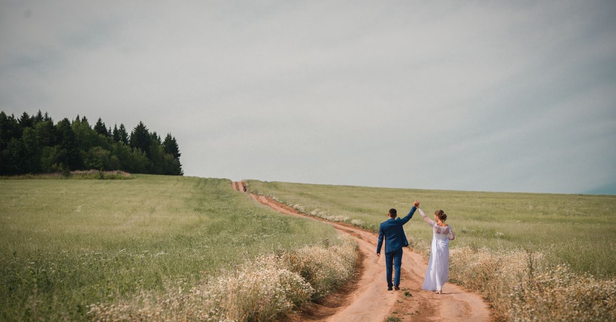 去吧，跟朋友出去玩！哈佛心理學家：真正彼此信任的伴侶，常說這7句話