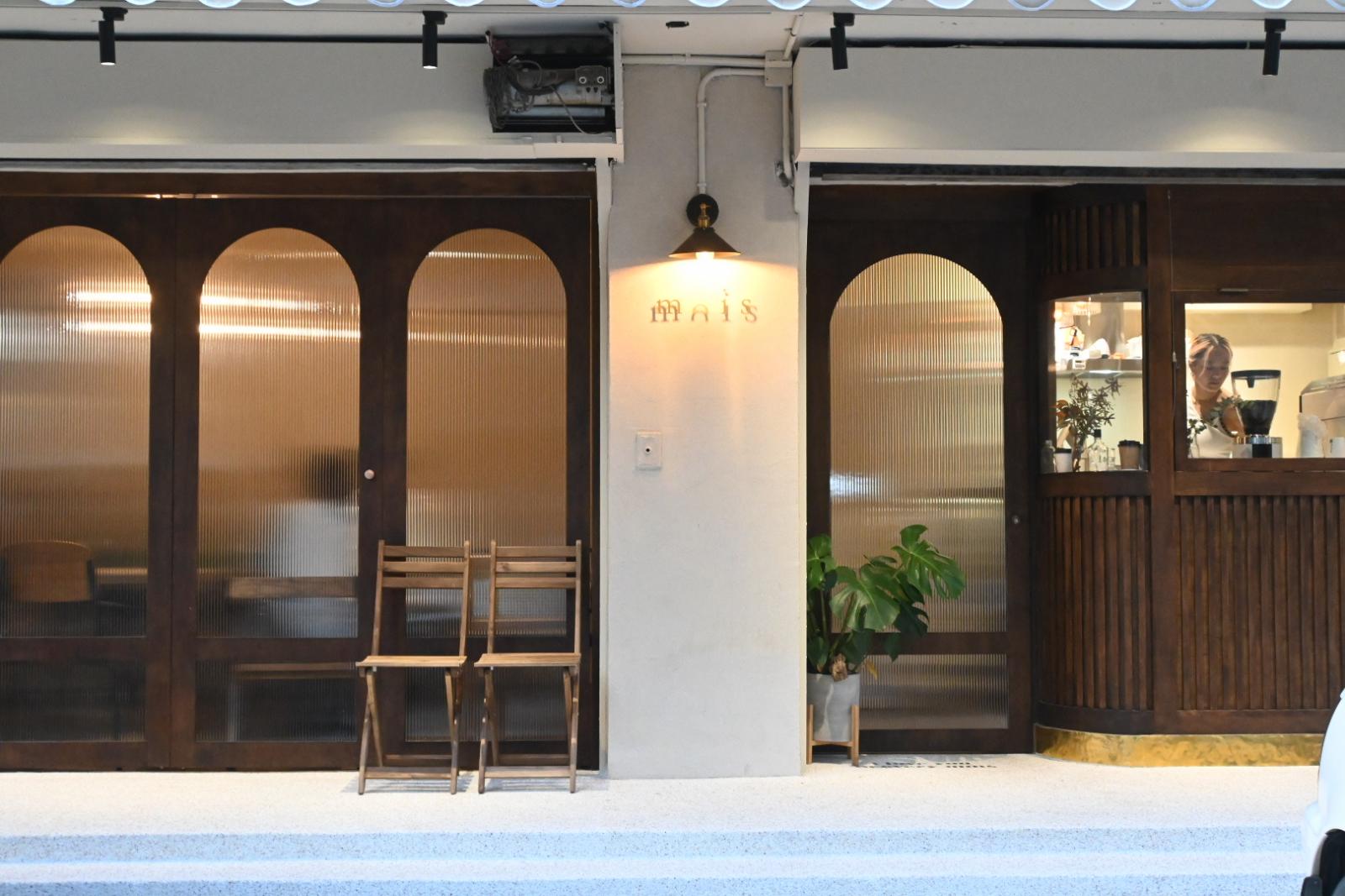 【儂儂咖啡館】忠孝復興打卡新角落「Mois Cafe」！香港人開的法式咖啡廳，超搶手轉角戶外座位一秒來到巴黎街邊！