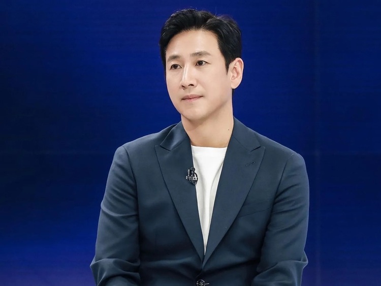 李善均驚傳輕生!出演超過 60 部作品,以《我的大叔》溫暖形象與神作《寄生上流》走紅全球