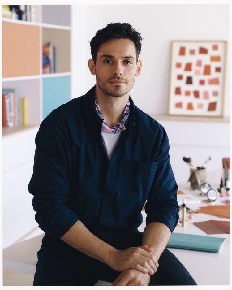 隨著美妝部門的事業版圖越來越穩定，愛馬仕也將持續拓展商業模式，進軍「護膚品」市場，計畫於 2028 年推出首款護膚品系列。對此，財務長杜埃古耶（Eric du Halgouet）證實此消息，而早前，愛馬仕美妝創意總監 Gregoris Pyrpylis 接受我們專訪時，也曾透露品牌將推出「保養護膚品」。