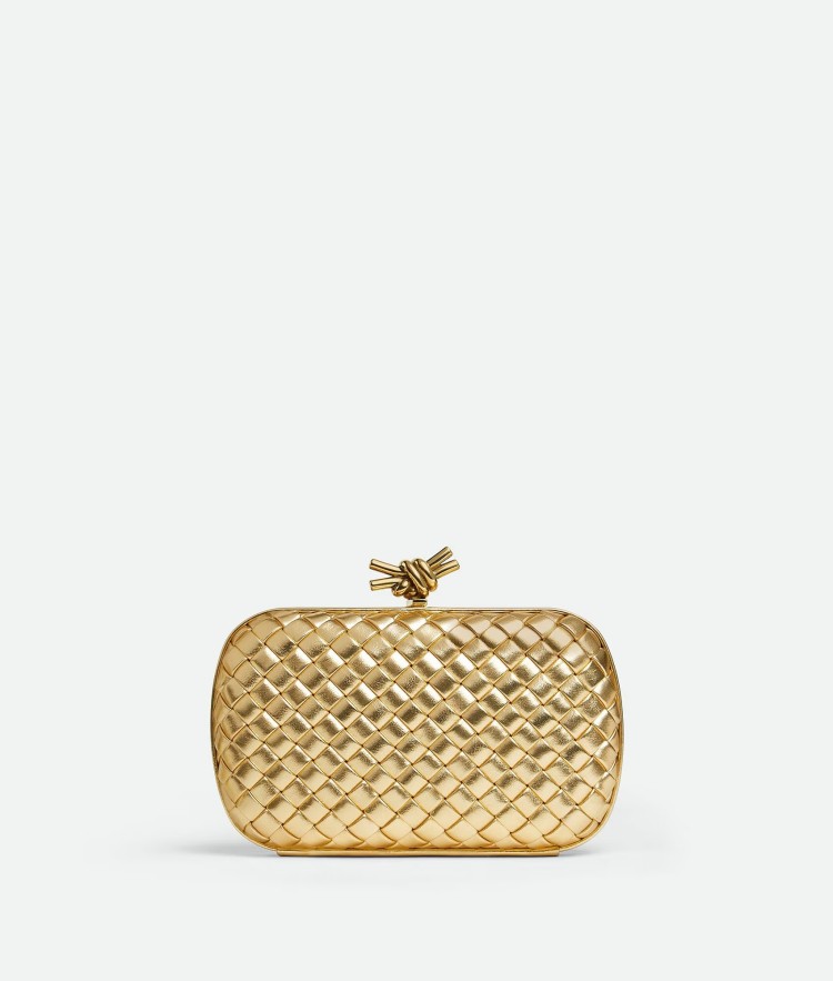 Bottega Veneta經典符碼除了皮革編織還有它！「金屬扭結」將成下一個品牌熱門元素?