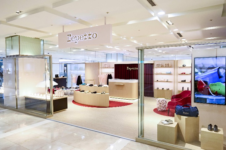 泫雅、Hailey Bieber也入坑！Repetto訂製鞋工坊席捲時尚圈，2025年首站在台南，活動亮點資訊一次看 