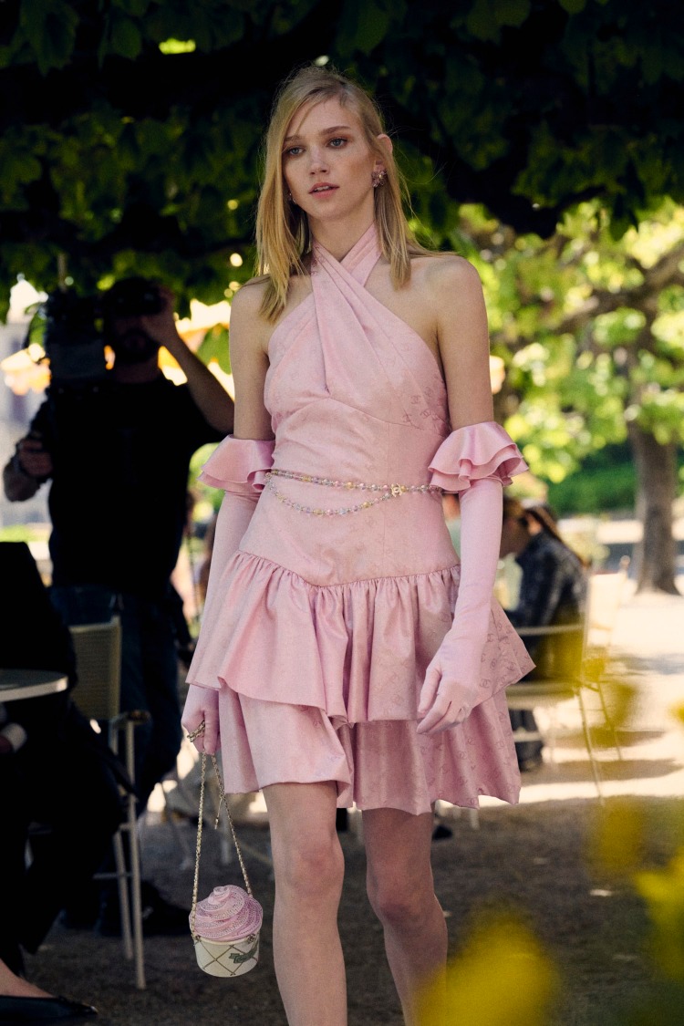 Chanel 2025/26度假系列10大重點包款:25包新色登場,「冰淇淋硬殼包」掀起話題!