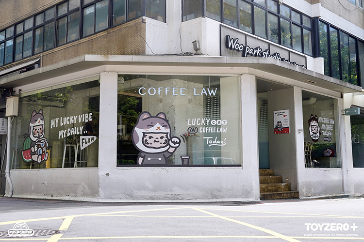 台北人氣咖啡Coffee Law敦南店迎來嶄新的蛻變，攜手潮流藝術家AAAZ所創作的知名 IP「PP X Monster」，共同打造全台第一家聯名主題店。