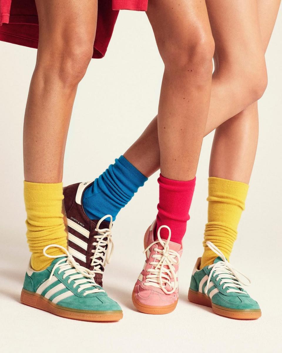 Adidas Originals推出的「Samba」,是薄底鞋的代表之一,顏色眾多,搭配性高。