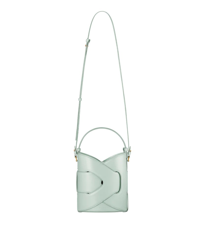 Nodde Seau 跳脫過去我們印象中的水桶包，品牌運用像是拼圖的形式重新呈現，獨特的外型加上實用的容量，適用週末的每一場聚會裡。