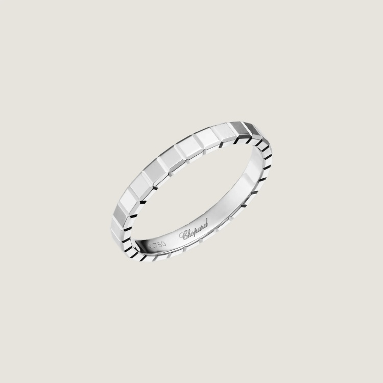 方中有圓、冷中帶光，Chopard 的 Ice Cube 系列以立方幾何打造出晶瑩剔透的現代感。
