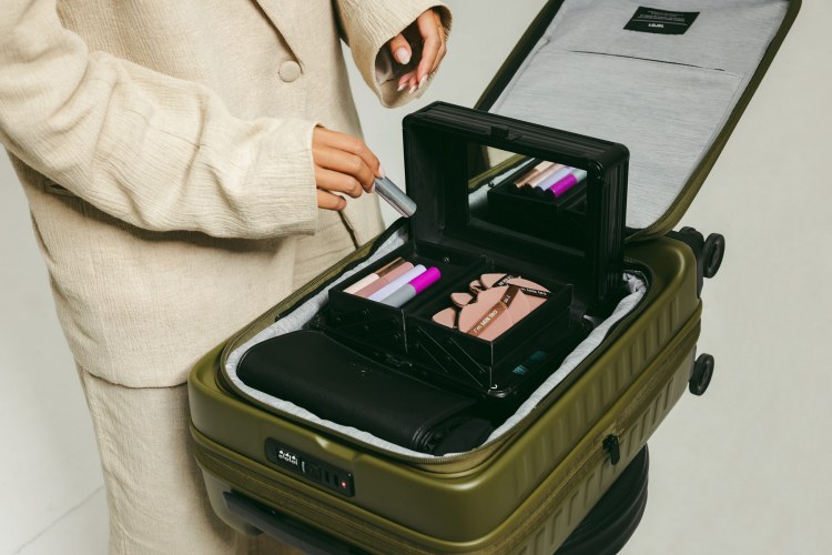 2025必備前開式行李箱推薦Top 10:Rimowa全新設計,高CP值首選是「這款」 | Bella.tw儂儂