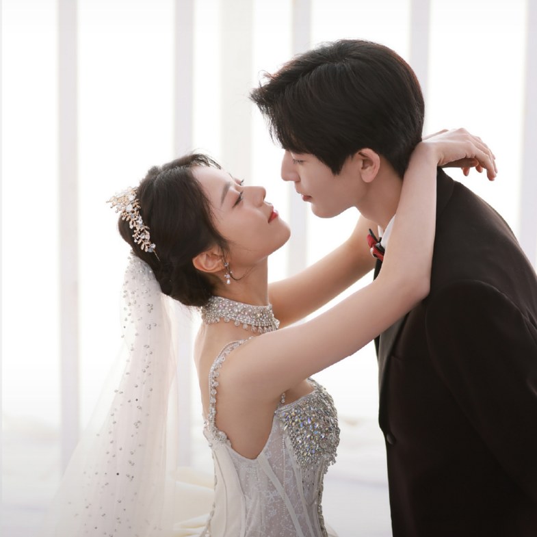 《櫻桃琥珀》講述男女主角從少年到結婚的故事