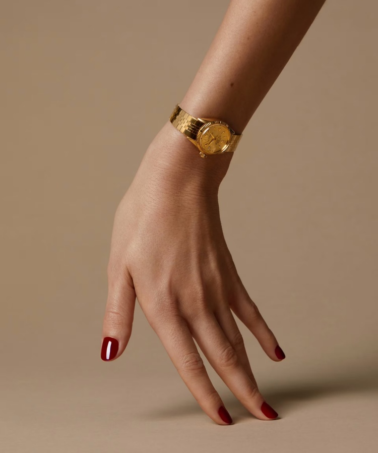 根據日本 Rolex 自2024年12月16日起正式實施的規定,凡於日本境內授權經銷店購買任一款勞力士錶款,從購買日算起的六個月內,不得再購買任何其他型號。