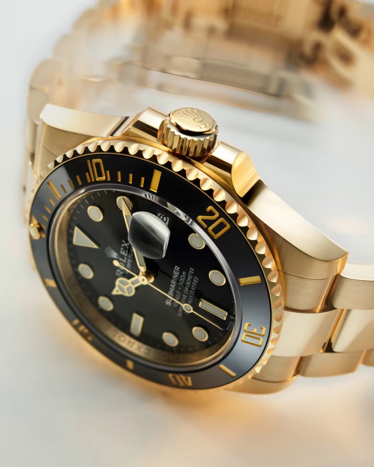 對於鎖定 Rolex 熱門運動錶款者,限制更為嚴峻。部份熱門款購後一年內不得再購買其他型號,五年內更不得重複購買同款(包含改款後的衍生型號),從根本杜絕了利用「改版漏洞」重複掃貨的可能性。