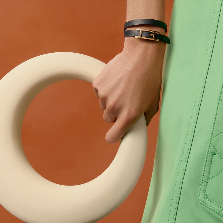 以上10款 Hermès 單品，價格雖為入門，但細節與故事卻毫不妥協。它們不只是一份禮物，更是一種生活態度的轉譯。